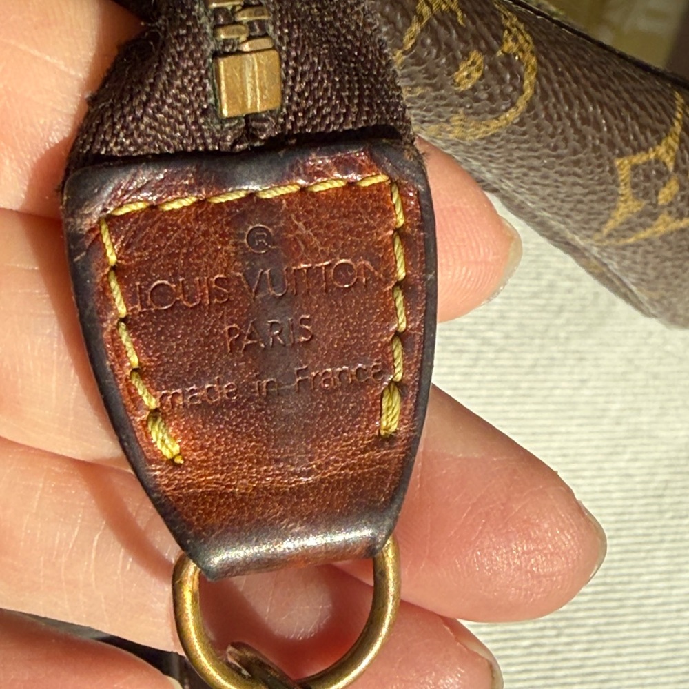 Louis Vuitton Monogram Pochette - Picture 3 of 9